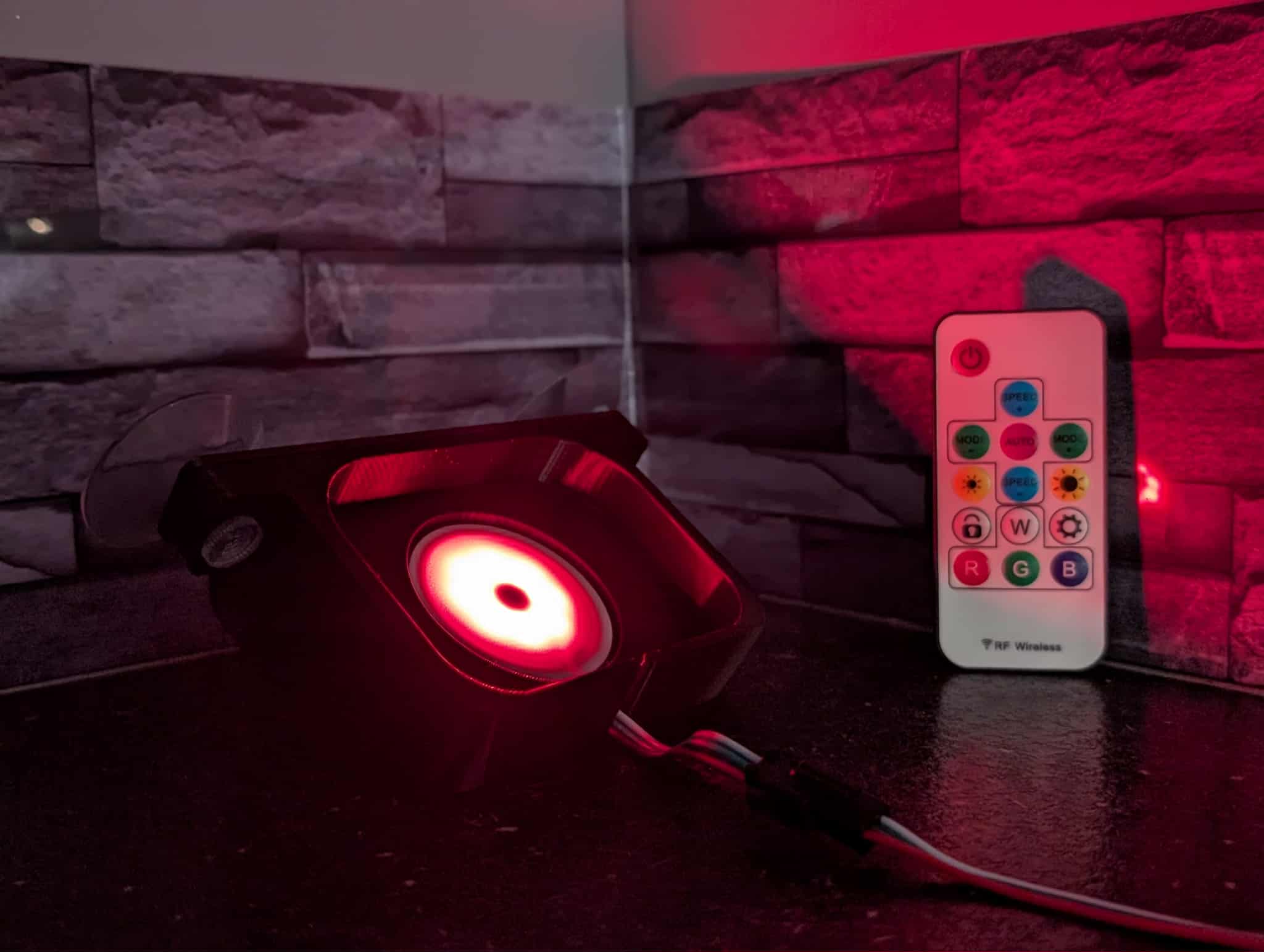 Support Poppy avec panneau décoratif Femme – Fixation ventouses & LED USB