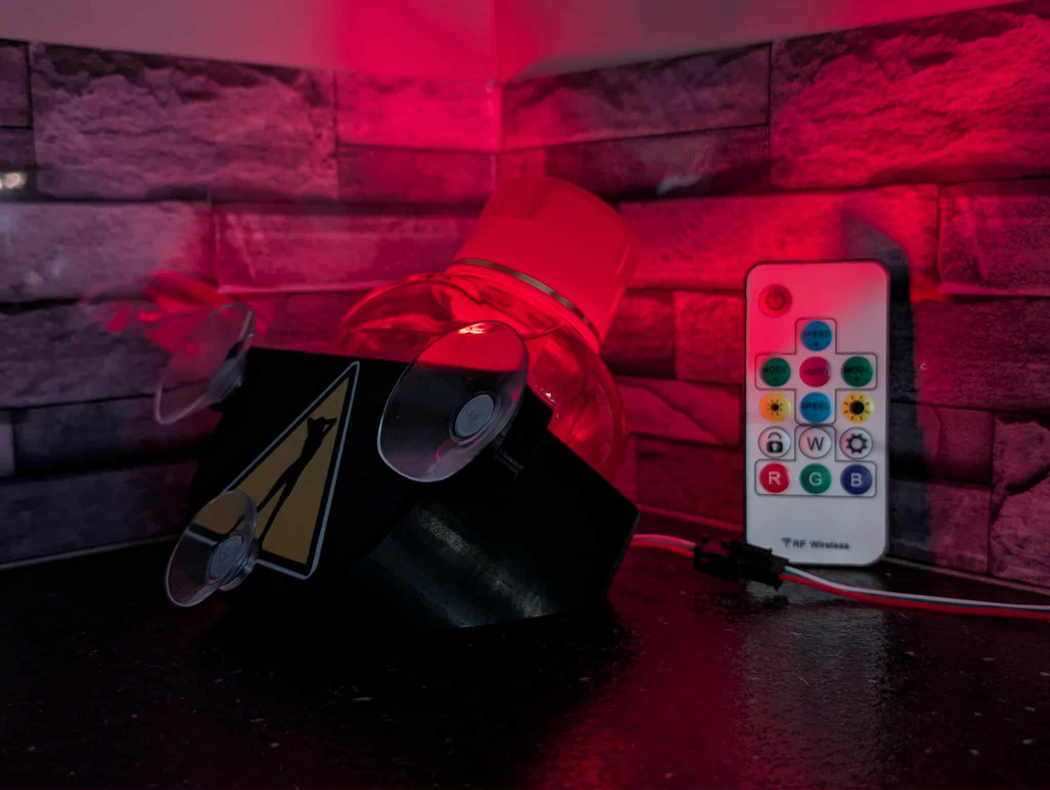 Support Poppy avec panneau décoratif Femme – Fixation ventouses & LED USB