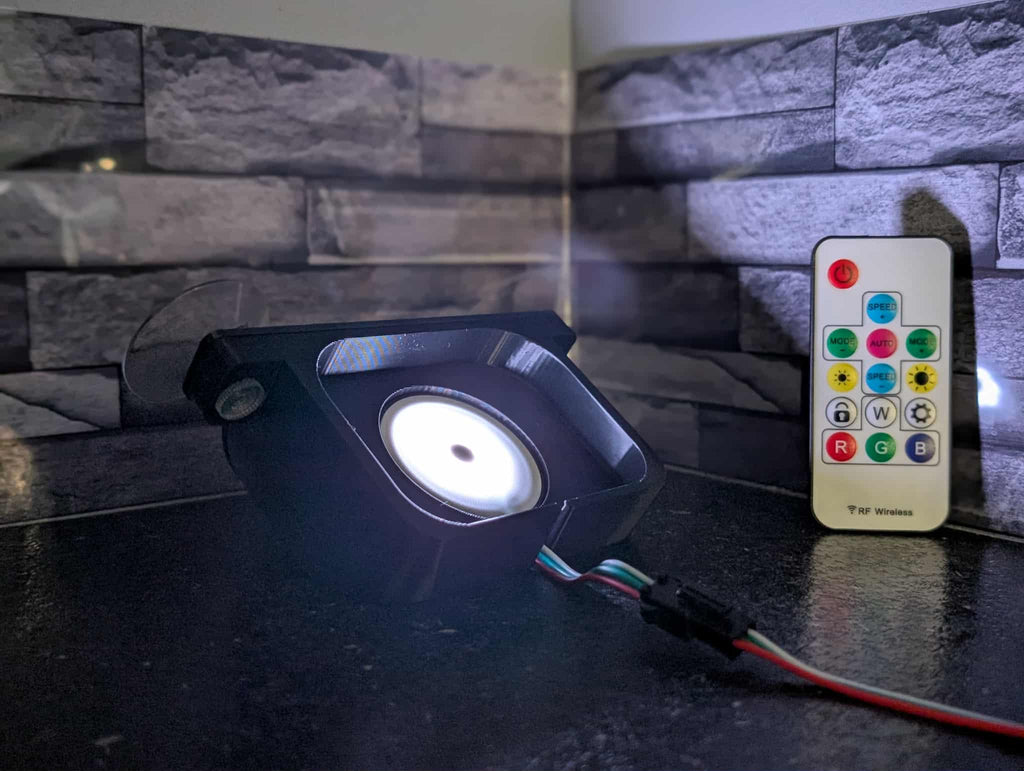 Support Poppy avec drapeau vendéen – Fixation ventouses & LED USB
