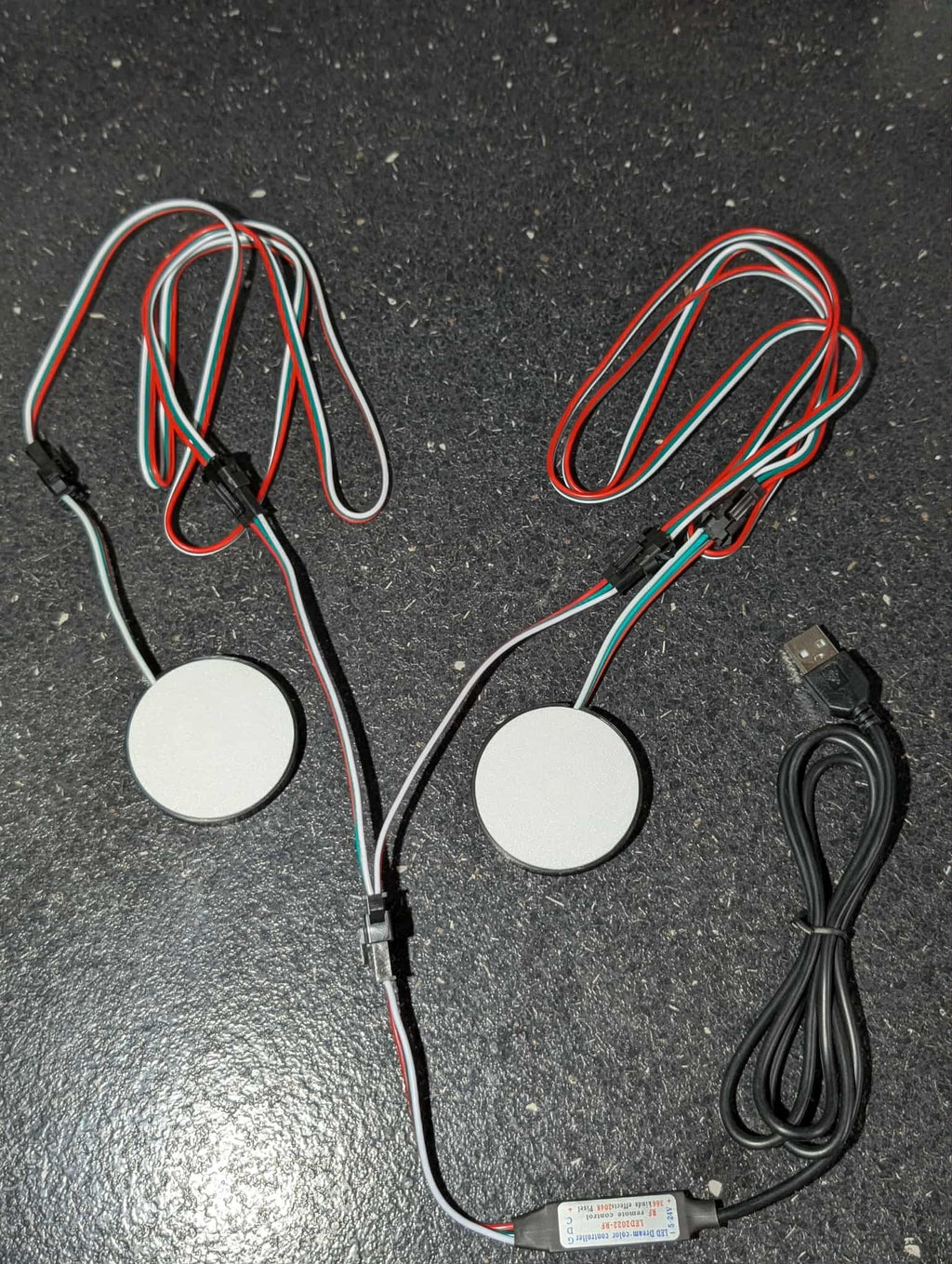 Support Poppy avec drapeau vendéen – Fixation ventouses & LED USB