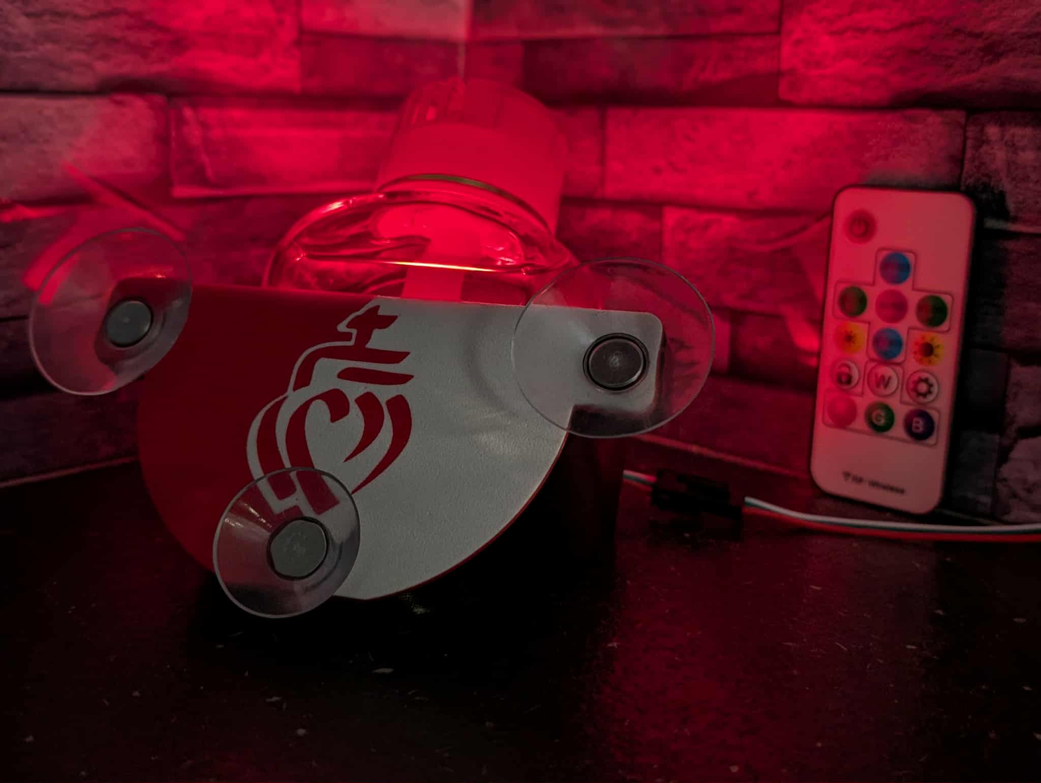 Support Poppy avec drapeau vendéen – Fixation ventouses & LED USB